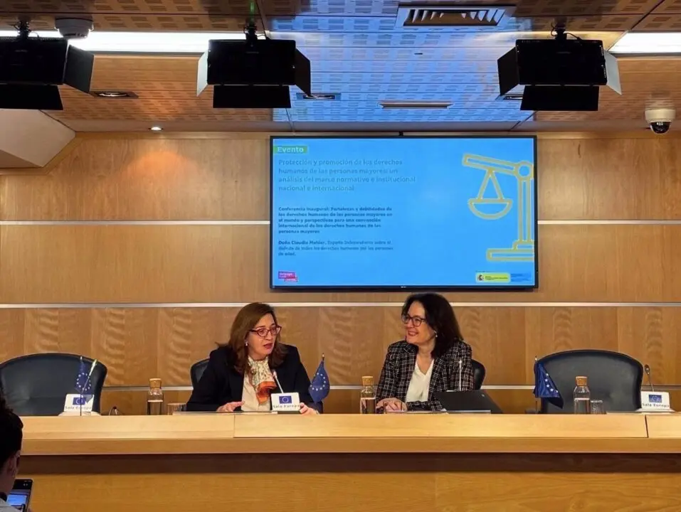  Expertos en derechos humanos conversan sobre la necesidad de un marco legal para proteger a las personas mayores. - HELPAGE.- |&nbsp;EP 