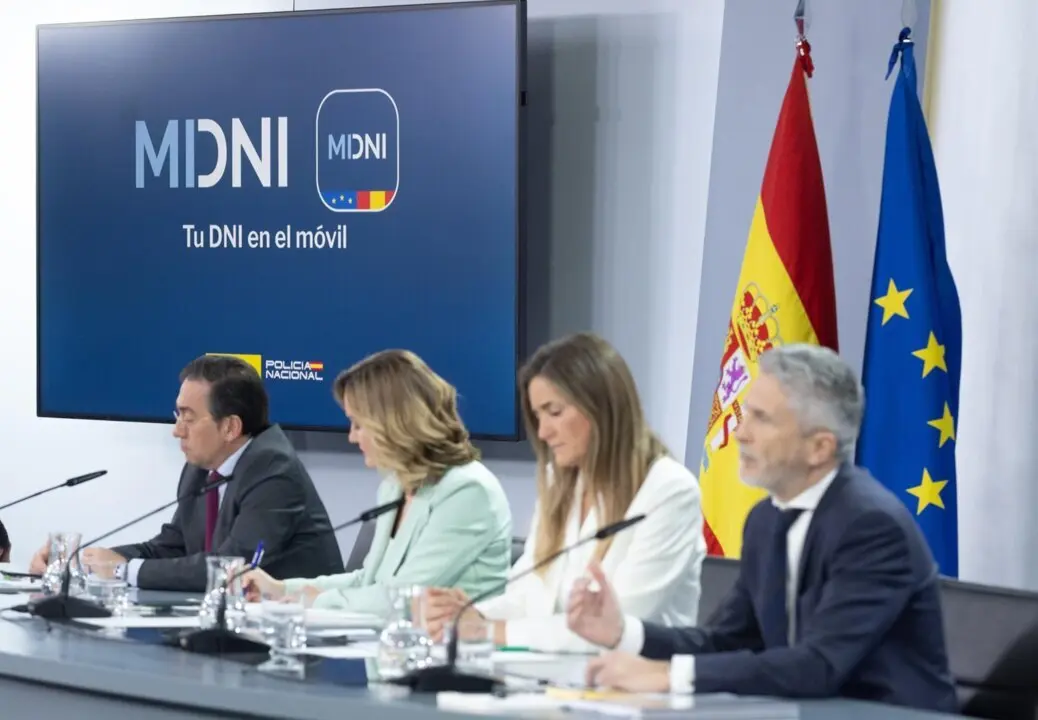  El ministro del Interior, Fernando Grande-Marlaska, presenta la app MiDNI que permite llevar el DNI en el m&oacute;vil - Eduardo Parra - Europa Press 