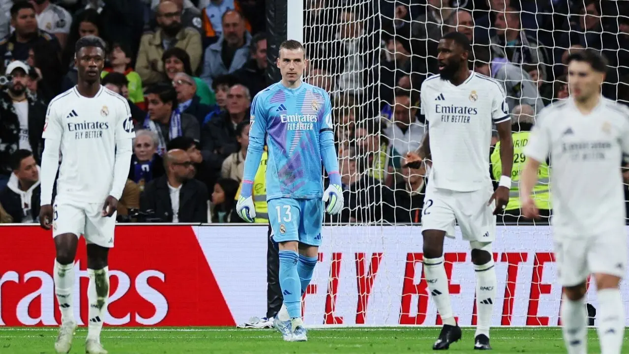  El ucraniano Andriy Lunin, en el centro, duda en la porter&iacute;a del Madrid para recibir al Valencia | RTVE 