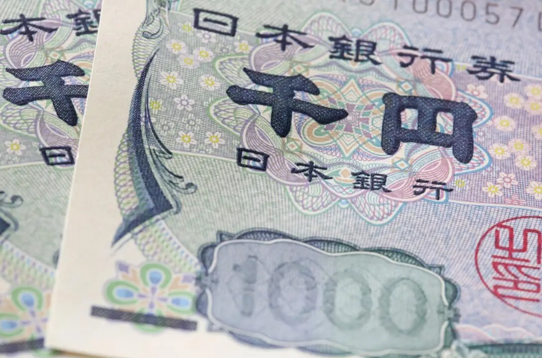  Archivo - FILED - 19 February 2016, Hamburg: A view of bank notes of the Japanese currency Yen lying on a table. Japan's central bank is issuing a new banknote series for the first time in 20 years. Photo: picture alliance / dpa - picture alliance / dpa - Archivo 
