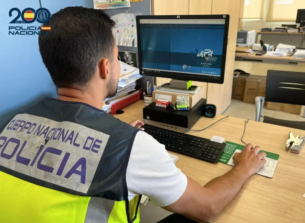  Archivo - Imagen de recurso de un agente de la Polic&iacute;a Nacional. - POLIC&Iacute;A NACIONAL - Archivo | EP 