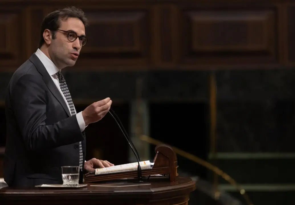  El ministro de Econom&iacute;a, Carlos Cuerpo, interviene durante una sesi&oacute;n plenaria en el Congreso de los Diputados, a 9 de abril de 2025, en Madrid (Espa&ntilde;a). - Eduardo Parra - Europa Press 