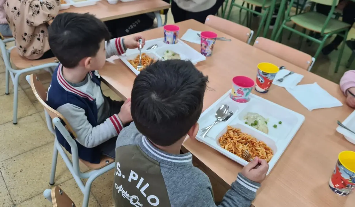  Archivo - Ni&ntilde;os en comedores escolares - JUNTA DE EXTREMADURA - Archivo 