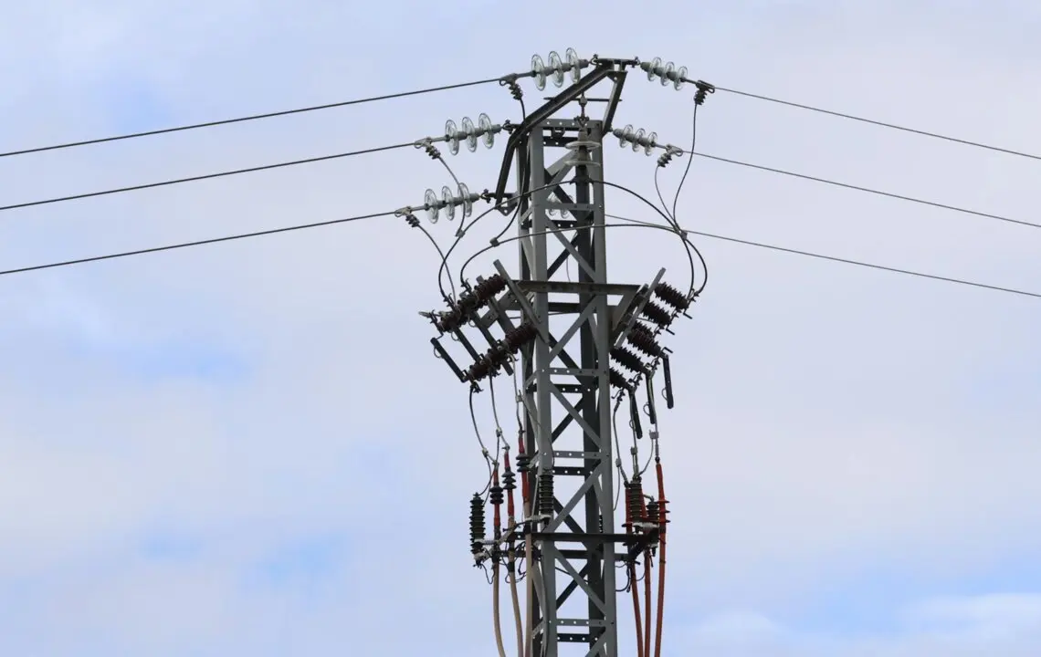  Archivo - Un poste el&eacute;ctrico, a 14 de marzo de 2025, en Madrid (Espa&ntilde;a). - Marta Fern&aacute;ndez - Europa Press - Archivo 