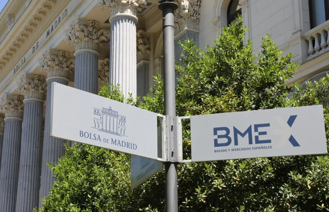  Archivo - Se&ntilde;al de la Bolsa de Madrid frente a la fachada del edificio, en Madrid (Espa&ntilde;a) - Marta Fern&aacute;ndez Jara - Europa Press - Archivo 