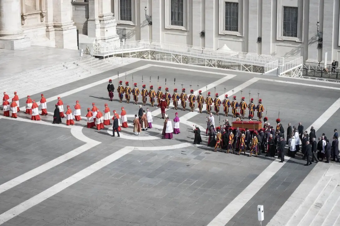 Llegada del f&eacute;retro del Papa Francisco I a la Bas&iacute;lica de San Pedro, a 23 de abril de 2025, en Ciudad del Vaticano. - Stefano Spaziani - Europa Press 