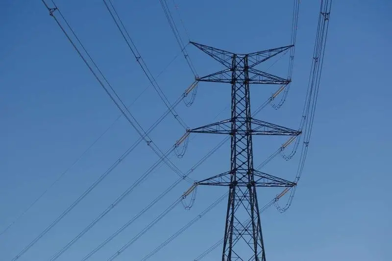  Vista de una torre de alta tensi&oacute;n 