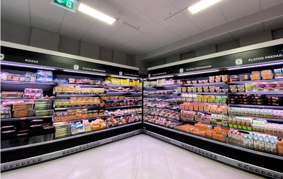  Archivo - Neveras con platos preparados en un supermercado de Madrid. - Eduardo Parra - Europa Press - Archivo 