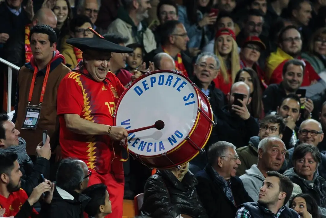  Archivo - Manolo 'el del Bombo', en un partido de la selecci&oacute;n espa&ntilde;ola. - Irina R.H. / AFP7 / Europapress - Archivo 