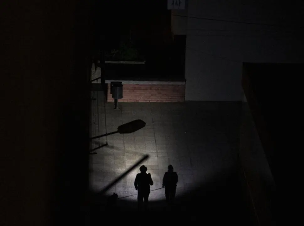  Las calles de la ciudad sin luz durante el apag&oacute;n en Vigo, Galicia - Alberto Paredes - Europa Press 