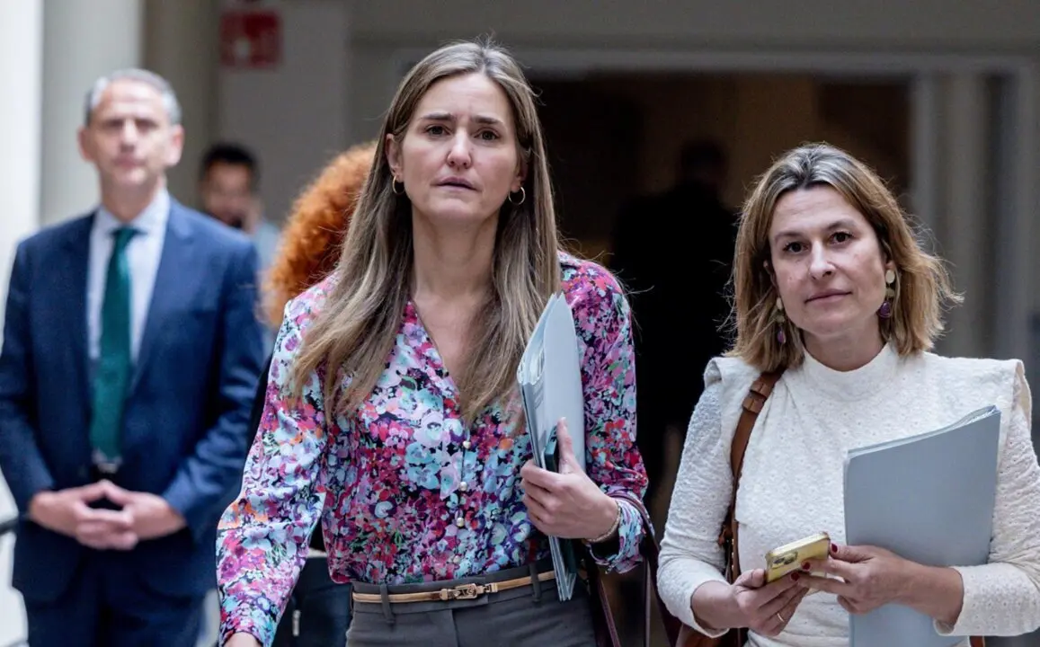  La vicepresidenta del Gobierno y ministra para la Transici&oacute;n Ecol&oacute;gica y el Reto Demogr&aacute;fico, Sara Aagesen (c), a su llegada a una sesi&oacute;n de control al Gobierno en el Senado, a 6 de mayo de 2025, en Madrid (Espa&ntilde;a). Tras el apag&oacute;n de luz que afect&oacute; a la P - Ricardo Rubio - Europa Press 