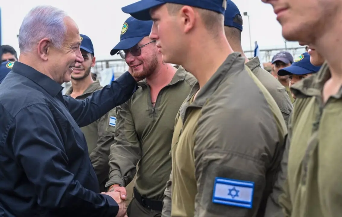  Archivo - HANDOUT - 29 October 2023, Israel, Ashdod: Israeli Prime Minister Benjamin Netanyahu visits the southern sector Navy base in Ashdod. Photo: Amos Ben-Gershom/GPO/dpa - Amos Ben-Gershom/GPO/dpa - Archivo 