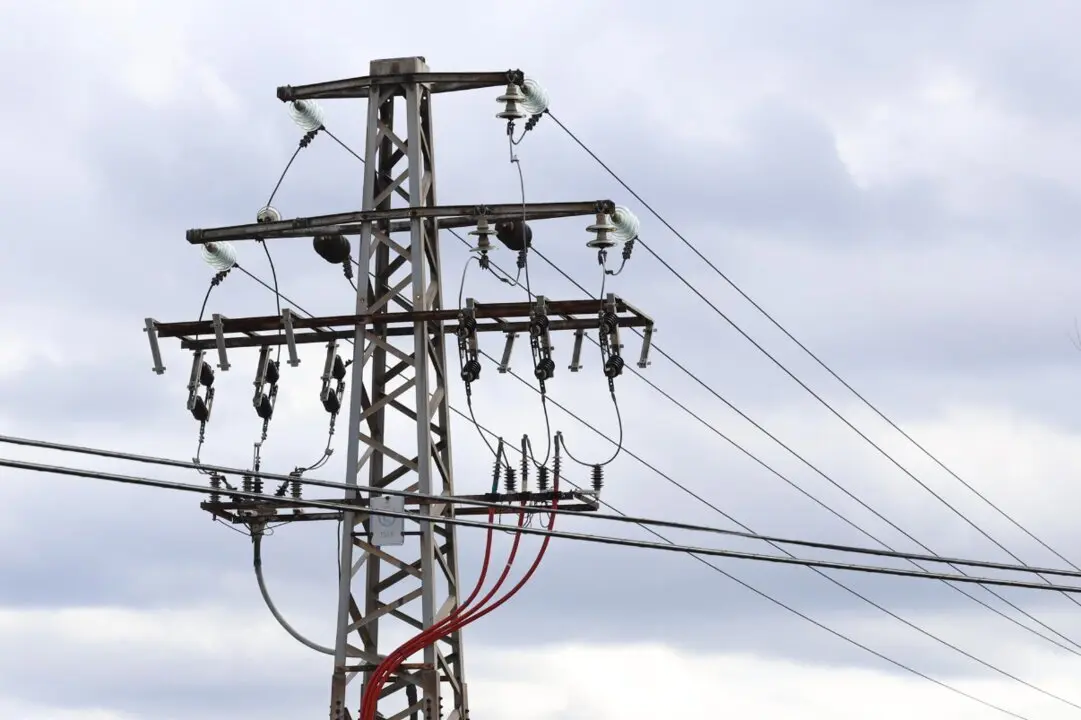  Archivo - Un poste el&eacute;ctrico, a 14 de marzo de 2025, en Madrid (Espa&ntilde;a). - Marta Fern&aacute;ndez - Europa Press - Archivo 