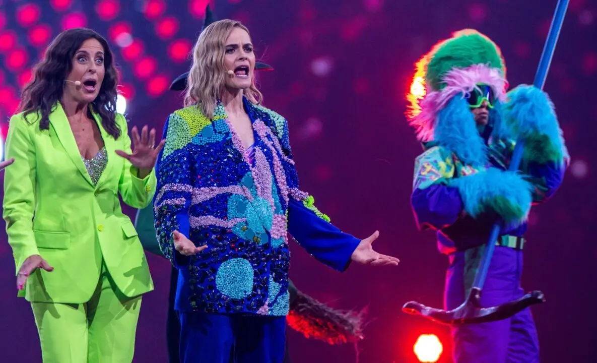  13 May 2025, Switzerland, Basel: Presenters Hazel Brugger (R) and Sandra Studer sing in the show program during the first semi-final of the 69th Eurovision Song Contest in the Arena St. Jakobshalle. Photo: Jens B&uuml;ttner/dpa - Jens B&uuml;ttner/dpa 