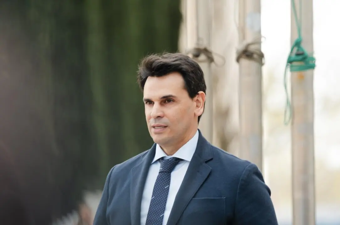  Archivo - La pareja de la presidenta de la Comunidad de Madrid, Alberto Gonz&aacute;lez Amador, sale de los Juzgados de Plaza de Castilla. - Mateo Lanzuela - Europa Press - Archivo 