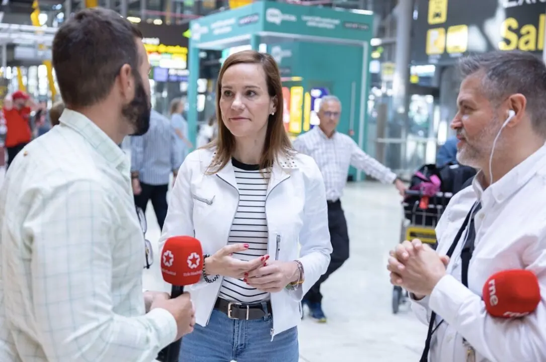  Vox denuncia que PP y PSOE "se sienten para negociar el aumento de diputados" pero no el "problema real" de Barajas - VOX | EP 