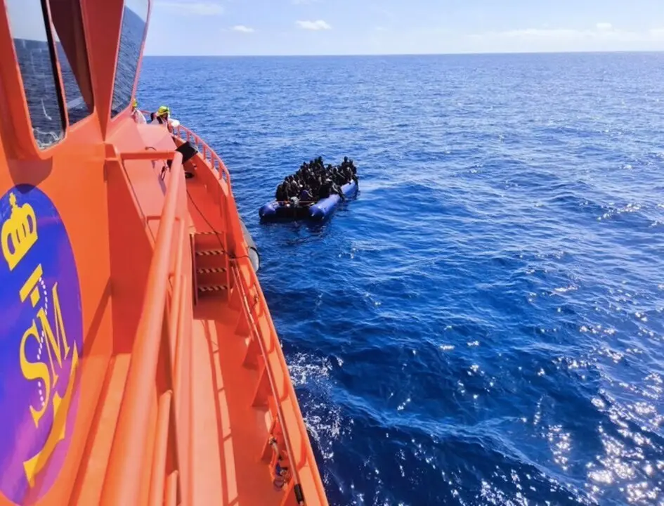  Imagen de archivo de una patera neum&aacute;tica rescatada por Salvamento Mar&iacute;timo. - SALVAMENTO MAR&Iacute;TIMO | EP 