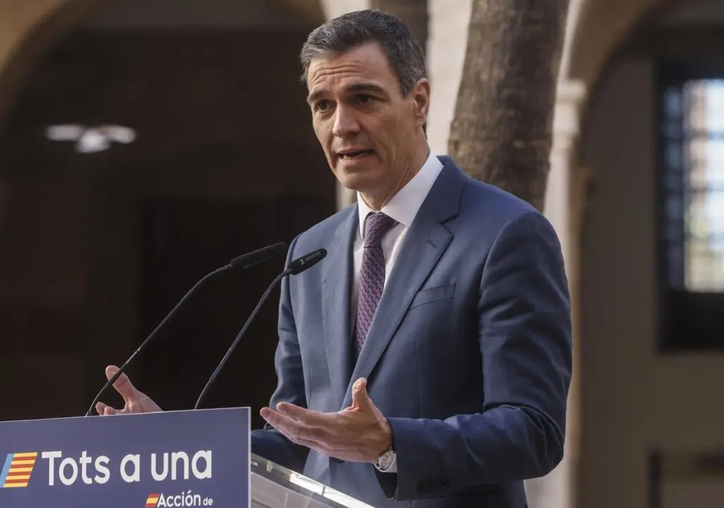  Archivo - El presidente del Gobierno, Pedro S&aacute;nchez, interviene tras una reuni&oacute;n con agentes sociales, en la Delegaci&oacute;n del Gobierno en la Comunidad Valenciana, a 23 de enero de 2025, en Madrid (Espa&ntilde;a). - Rober Solsona - Europa Press - Archivo 