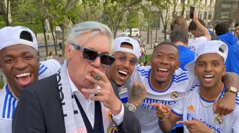  Vinicius, Ancelotti, Militao, Alaba y Rodrygo en la celebraci&oacute;n de la Champions 