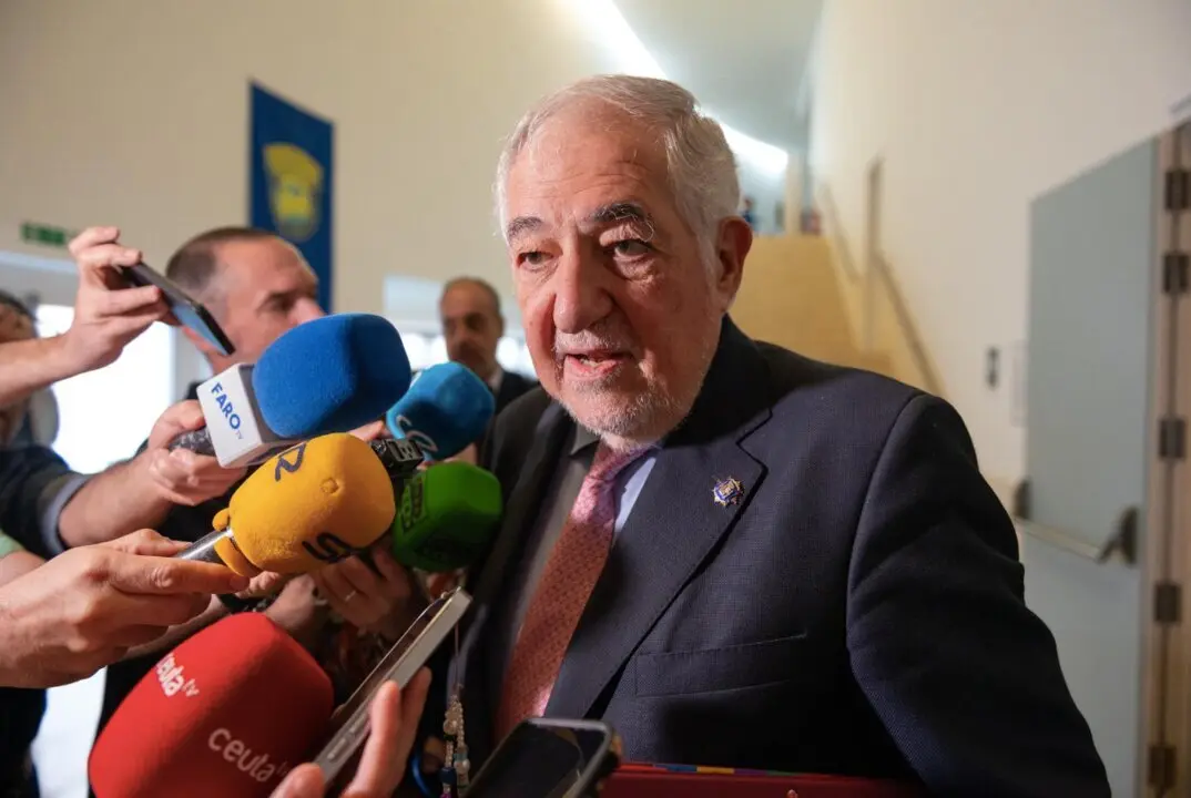  El Magistrado del Tribunal Constitucional, C&aacute;ndido Conde Pumpido, atiende a los medios de comunicaci&oacute;n durante las XIV Jornadas Jur&iacute;dicas de Ceuta, a 22 de mayo de 2025, en Ceuta (Espa&ntilde;a). - Antonio Sempere - Europa Press 