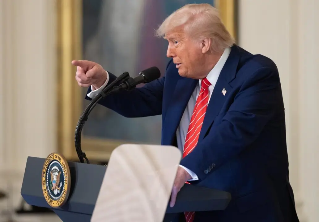  WASHINGTON, May 8, 2025 -- U.S. President Donald Trump speaks during a celebration of military mothers at the White House in Washington, D.C., the United States, on May 8, 2025. Trump on Thursday announced at the White House that the United States and Br - Hu Yousong / Xinhua News / ContactoPhoto 