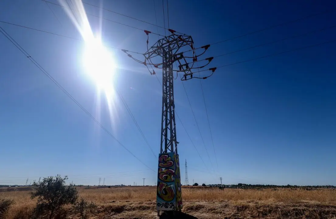  Archivo - Torre de alta tensi&oacute;n, en una imagen del archivo. - Ricardo Rubio - Europa Press - Archivo 