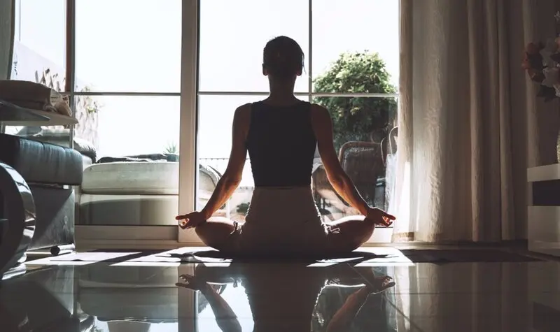  Archivo - Mujer haciendo meditaci&oacute;n, 'mindfulness' - NATALIADERIABINA - Archivo 