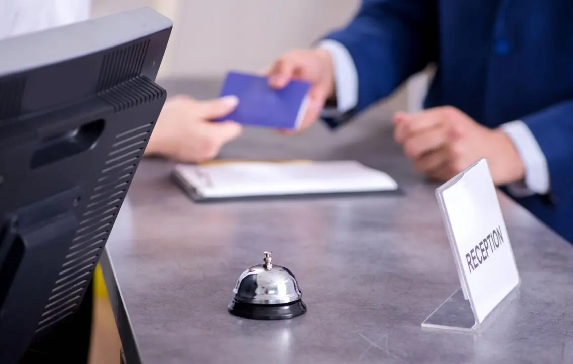  Archivo - Recepci&oacute;n de un hotel, en una imagen de archivo. - HOSBEC - Archivo 