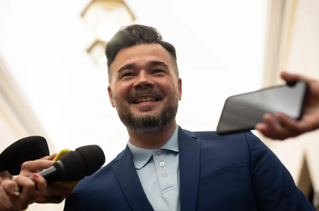  El portavoz de ERC en el Congreso, Gabriel Rufi&aacute;n, llega a una sesi&oacute;n plenaria, en el Congreso de los Diputados, a 8 de mayo de 2025, en Madrid (Espa&ntilde;a). - Alejandro Mart&iacute;nez V&eacute;lez - Europa Press 