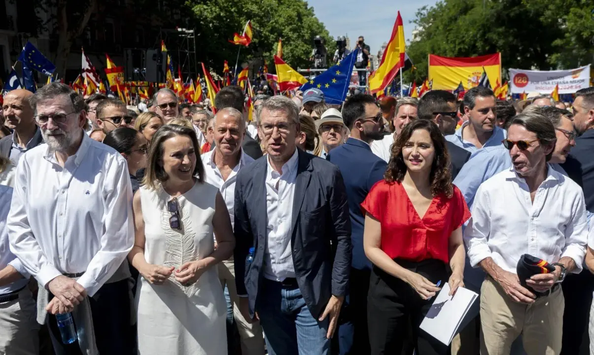  Archivo - (I-D) El expresidente del Gobierno, Mariano Rajoy, la secretaria general del PP, Cuca Gamarra, el presidente del Partido Popular, Alberto N&uacute;&ntilde;ez Feij&oacute;o, la presidenta de la Comunidad de Madrid, Isabel D&iacute;az Ayuso, y el expresidente del Gobierno, J - Alberto Ortega - Europa Press - Archivo 