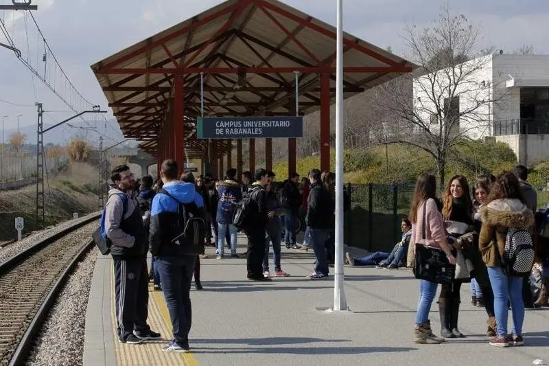  Apeadero de Renfe en el Campus Universitario de Rabanales 