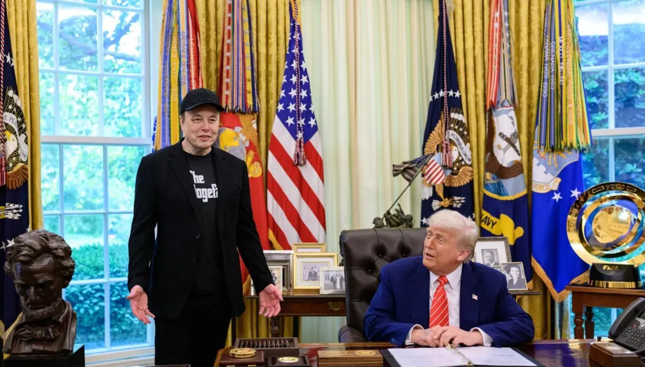  El due&ntilde;o de SpaceX, Elon Musk, y el presidente de Estados Unidos, Donald Trump, en rueda de prensa antes de que Musk abandonara el Gobierno estadounidense - Europa Press/Contacto/White House 