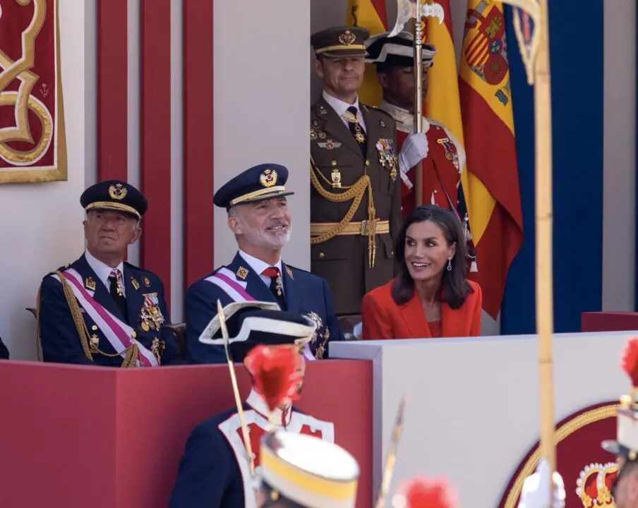  Archivo - Los Reyes Don Felipe y Do&ntilde;a Letizia durante el desfile militar con motivo del d&iacute;a de las fuerzas armadas, a 25 de mayo de 2024, en Oviedo, Asturias (Espa&ntilde;a). - Imanol Rimada - Europa Press - Archivo 