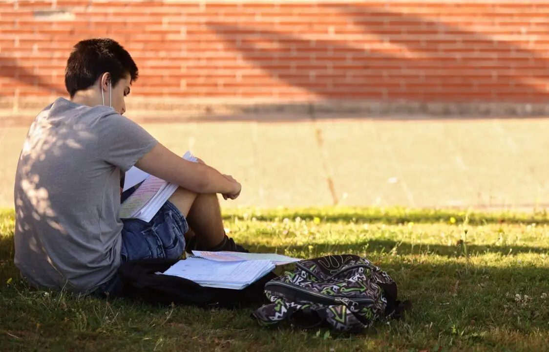  Archivo - Un estudiante repasa sus apuntes<br>- Eduardo Parra - Europa Press - Archivo 