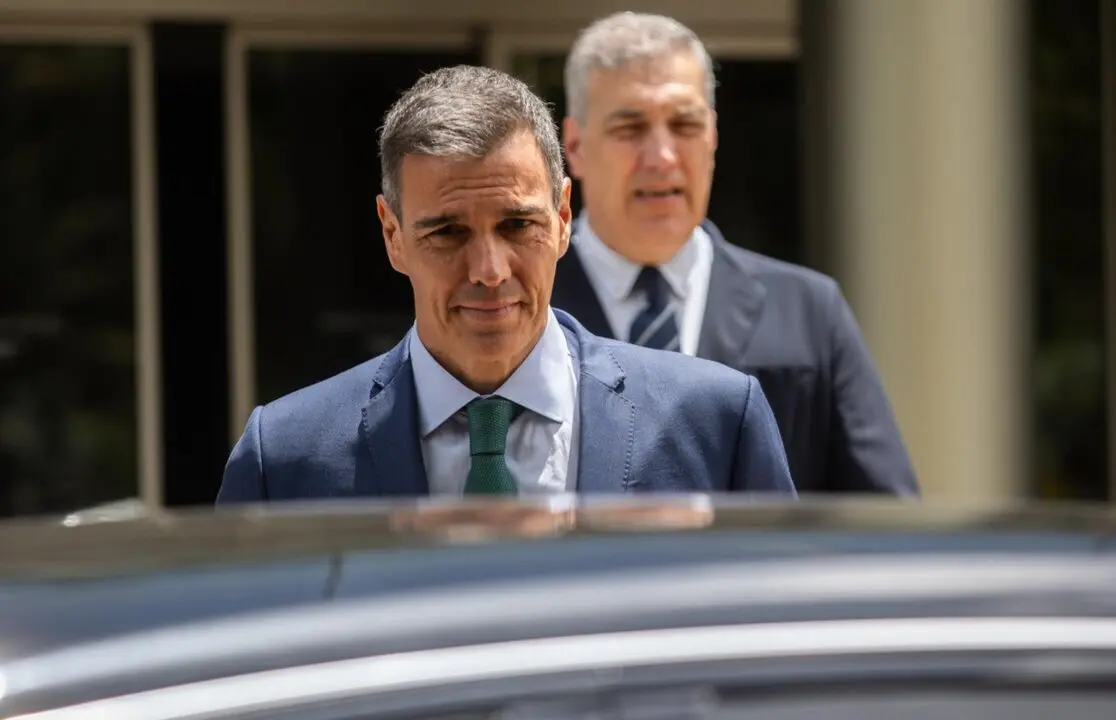  El presidente del Gobierno, Pedro S&aacute;nchez, sale del velatorio del socialista Jos&eacute; Antonio Serrano, en el Tanatorio de San Isidro, a 11 de junio de 2025, en Madrid (Espa&ntilde;a).<br>- Alejandro Mart&iacute;nez V&eacute;lez - Europa 