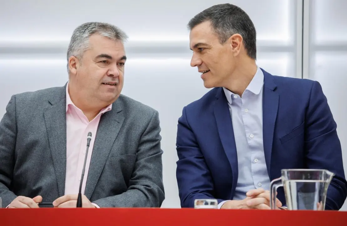  Archivo - El ya exsecretario de Organizaci&oacute;n del Partido Socialista, Santos Cerd&aacute;n, y el secretario general del PSOE y presidente del Gobierno, Pedro S&aacute;nchez<br>- Alejandro Mart&iacute;nez V&eacute;lez - Europa Press - Archivo 