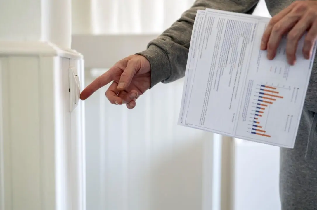  Archivo - El precio de la luz ser&aacute; negativo o cero este domingo durante diez horas, entre las 9.00 y las 19.00 horas.<br>- Alberto Ortega - Europa Press - Archivo 