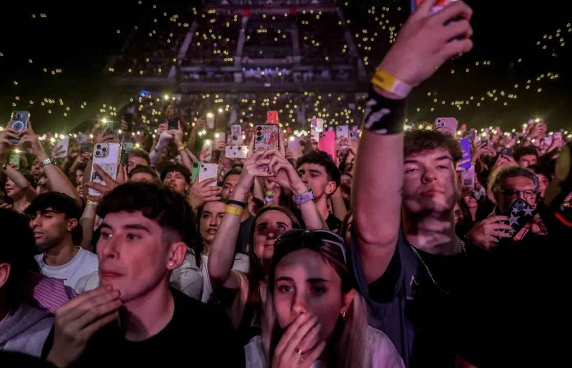  Archivo - P&uacute;blico durante el concierto del cantante Myke Towers en el WiZink Center, a 21 de mayo de 2024, en Madrid (Espa&ntilde;a). Michael Anthony Torres Monge, conocido art&iacute;sticamente como Myke Towers, es un cantante y compositor puertorrique&ntilde;o, con una car<br>- Ricardo Rubio / Europa Press - Archivo 