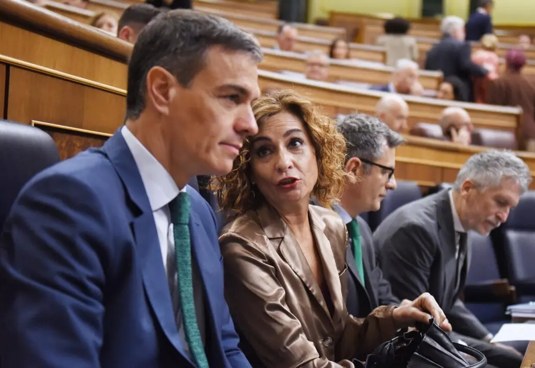 El presidente del Gobierno, Pedro S&aacute;nchez, la vicepresidenta primera y ministra de Hacienda, Mar&iacute;a Jes&uacute;s Montero<br>- Fernando S&aacute;nchez - Europa Press 