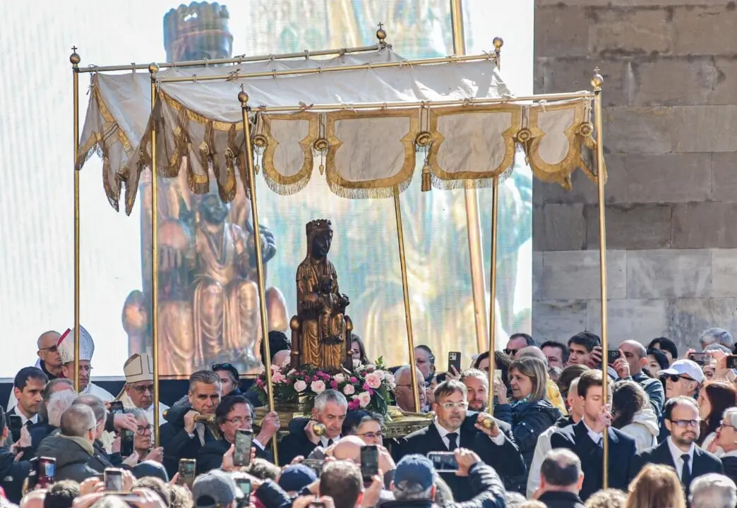  Archivo - Procesi&oacute;n de la 'Moreneta' en la misa de Solemnidad de la Virgen de Montserrat, en el Monasterio de Montserrat, en una imagen de archivo.<br>- Alberto Paredes - Europa Press - Archivo 