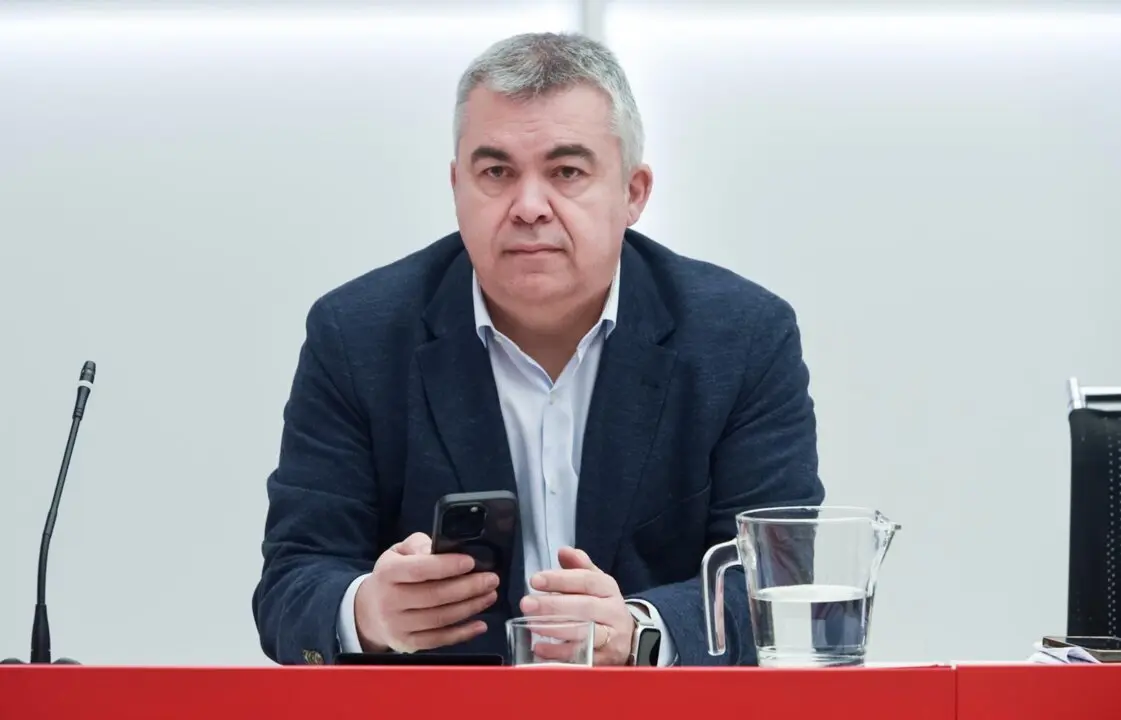  Archivo - El ex secretario de Organizaci&oacute;n del PSOE, Santos Cerd&aacute;n, durante una reuni&oacute;n de la Comisi&oacute;n Ejecutiva Federal, en la sede del partido, a 5 de febrero de 2024, en Madrid (Espa&ntilde;a).<br>- Gustavo Valiente - Europa Press - Archivo 