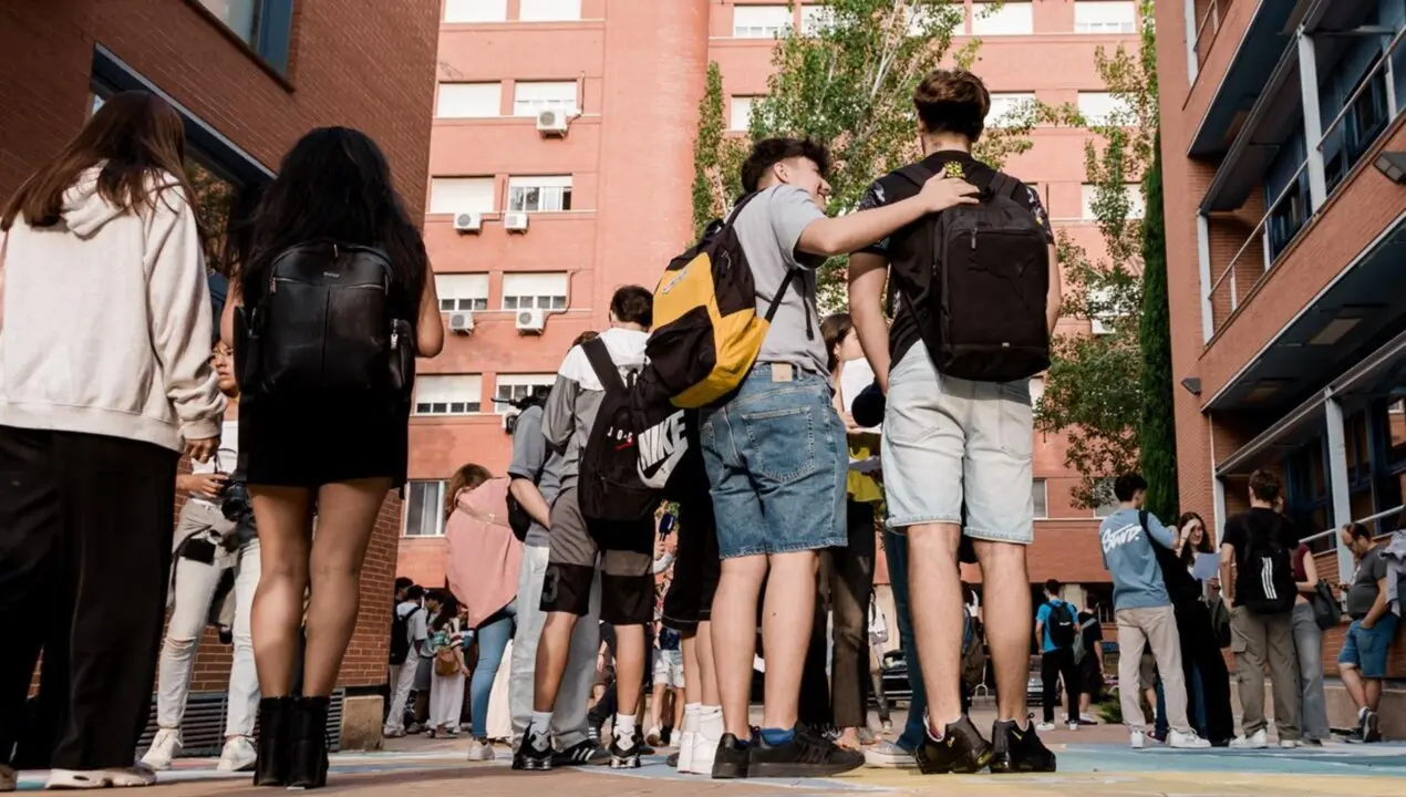  Alumnos antes de realizar la Selectividad<br>- Carlos Luj&aacute;n - Europa Press 