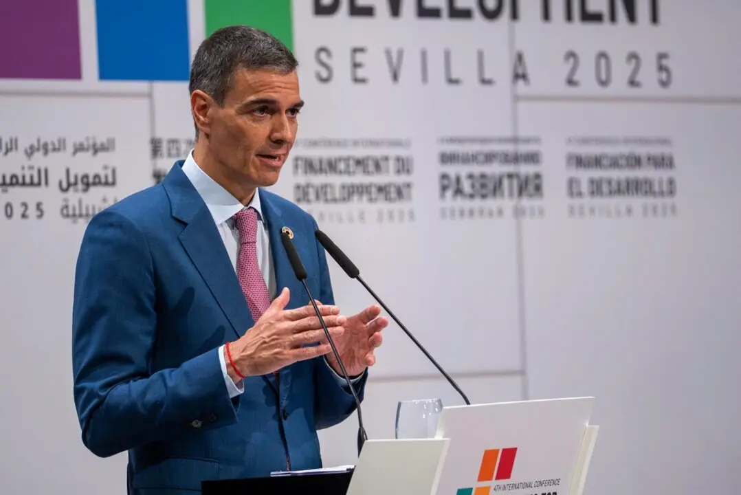  El presidente del Gobierno, Pedro S&aacute;nchez, este lunes en Sevilla en una comparecencia informativa en la IV Conferencia Internacional sobre la Financiaci&oacute;n para el Desarrollo de la ONU .<br>- Francisco J. Olmo - Europa Press 
