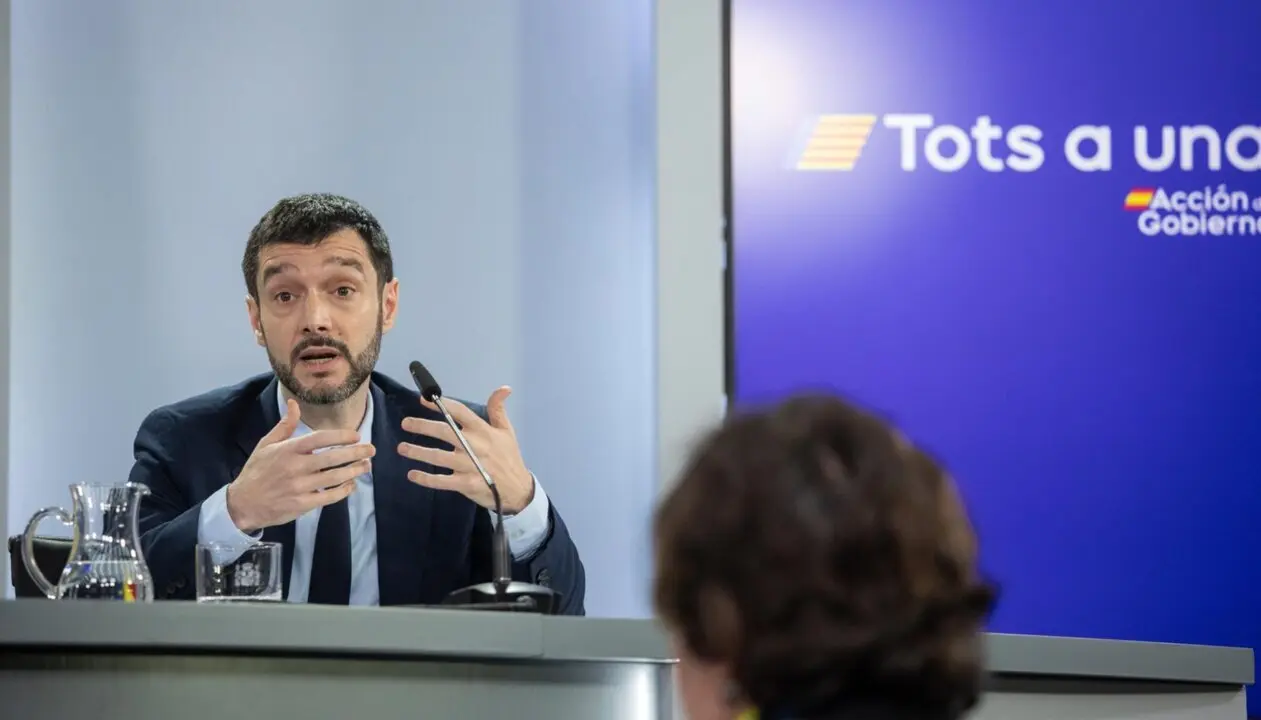  Archivo - El ministro de Derechos Sociales, Consumo y Agenda 2030, Pablo Bustinduy, durante la rueda de prensa tras el Consejo de Ministros, en el Palacio de la Moncloa, a 11 de febrero de 2025, en Madrid (Espa&ntilde;a). El Consejo de Ministros aprueba hoy la s<br>- Alejandro Mart&iacute;nez V&eacute;lez - Europa Press - Archivo 