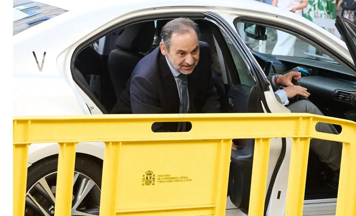  El exministro de Transportes Jos&eacute; Luis &Aacute;balos a su llegada al Tribunal Supremo.<br>- Jes&uacute;s Hell&iacute;n - Europa Press 