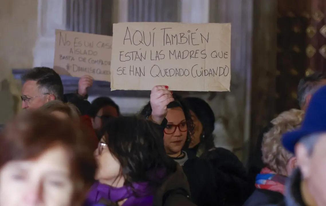  Archivo - Un grupo de personas participan en la concentraci&oacute;n a favor de Juana Riva en enero de 2024<br>- &Aacute;lex C&aacute;mara - Europa Press - Archivo 