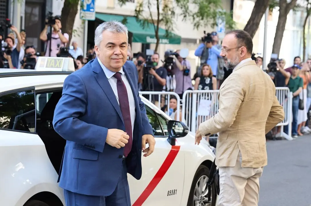  El exsecretario de Organizaci&oacute;n del PSOE Santos Cerd&aacute;n a su llegada a declarar en el Tribunal Supremo.<br>- Jes&uacute;s Hell&iacute;n - Europa Press 