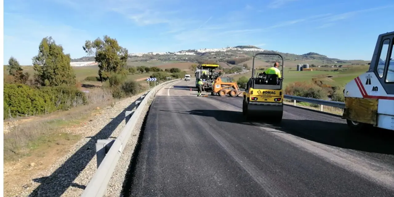  Obras de reparaci&oacute;n de firmes en la carretera. 