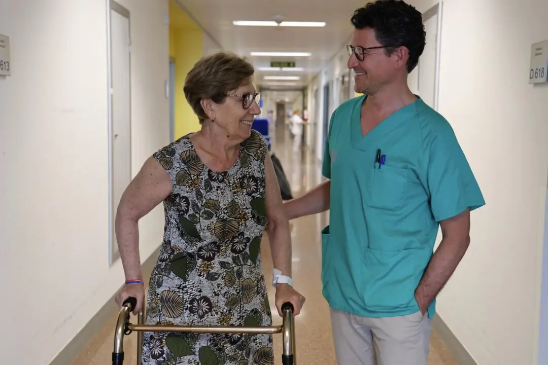  El Hospital La Fe lidera en Espa&ntilde;a la cirug&iacute;a de pr&oacute;tesis de cadera con t&eacute;cnica m&iacute;nimamente invasiva<br>- GVA | EP 