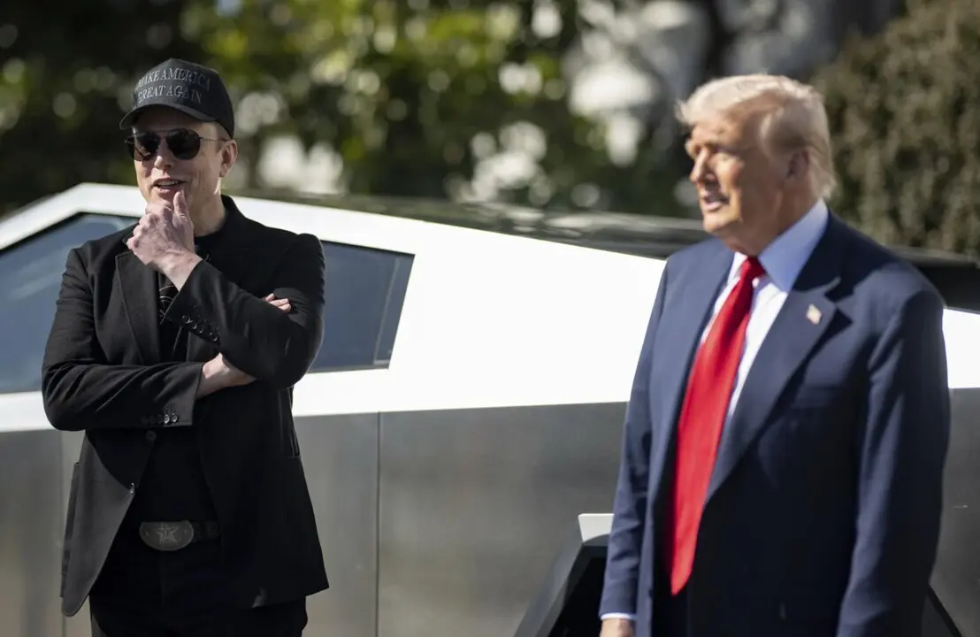  Archivo - El presidente de EEUU, Donald Trump, recibe el multimillonario Elon Musk y varios de sus veh&iacute;culos Tesla en la Casa Blanca<br>- Molly Riley/White House/Planet P / DPA - Archivo 